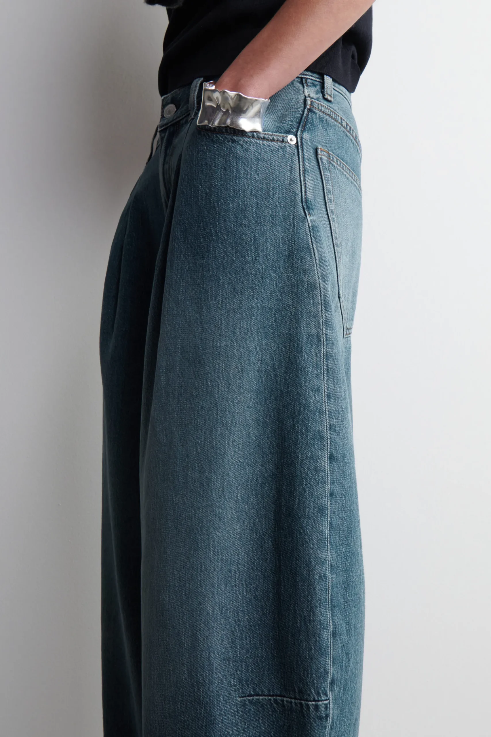 Fashion COS JEANSY „TWINE” Z NOGAWKAMI TYPU BARREL
