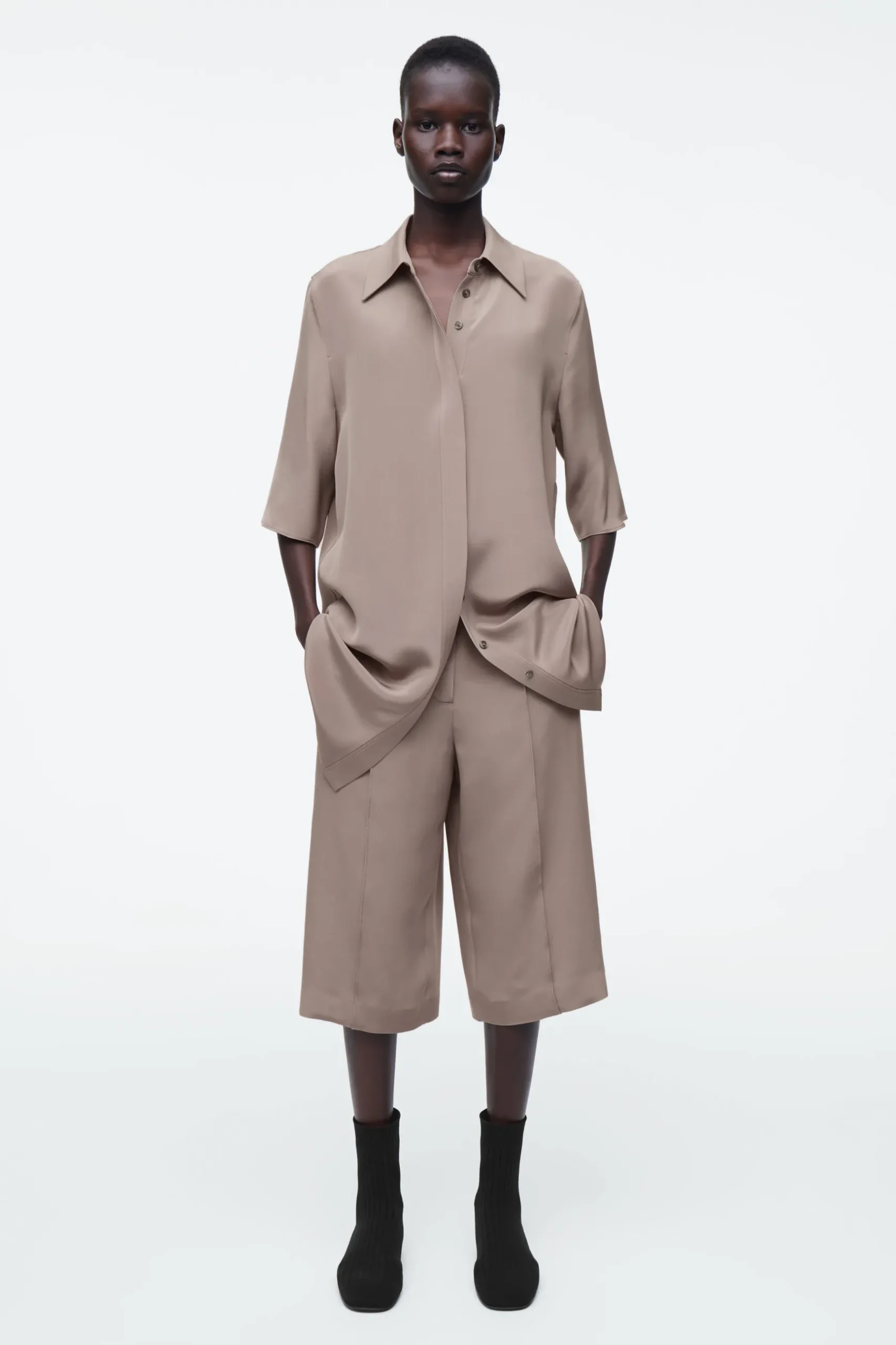 New COS JEDWABNE SPODNIE CAPRI