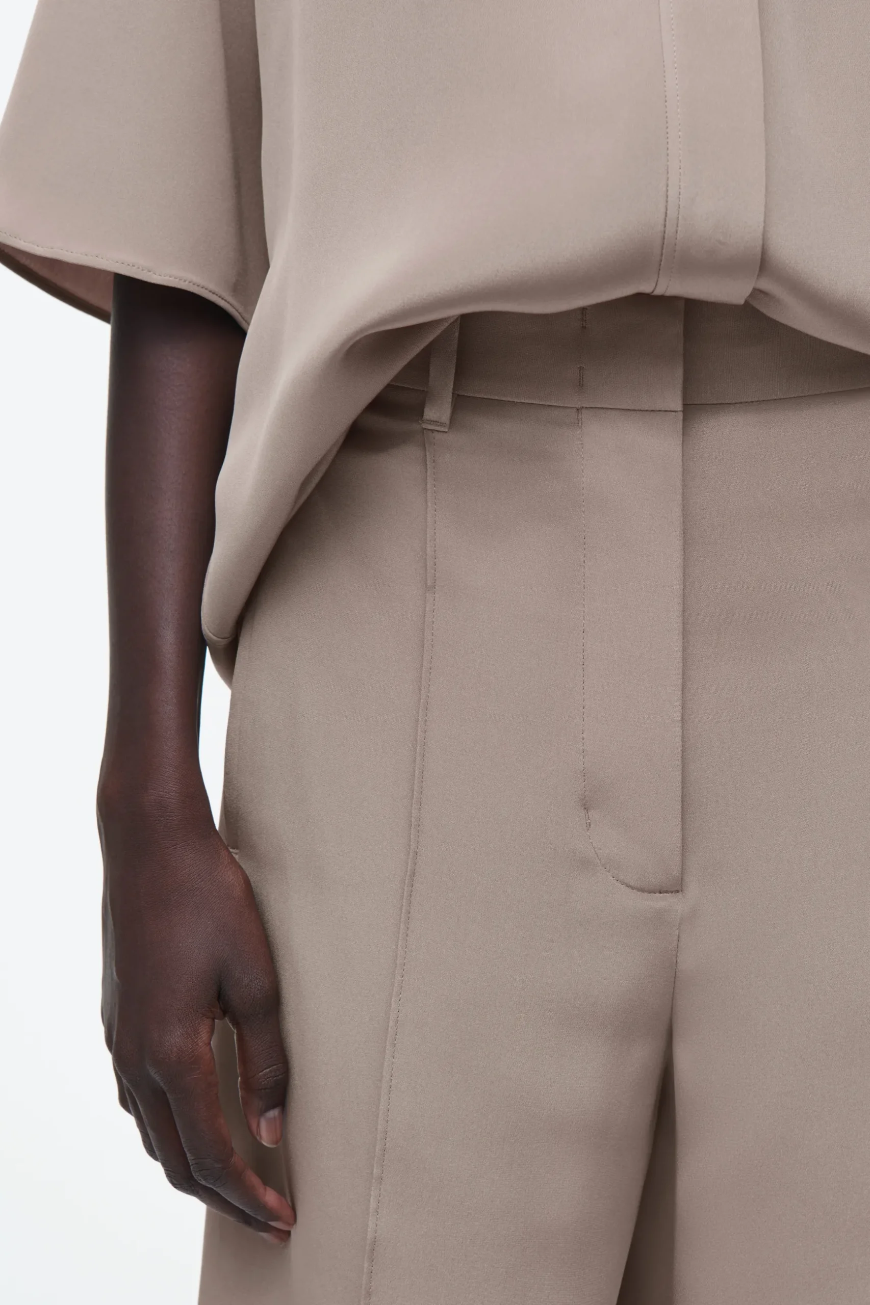 New COS JEDWABNE SPODNIE CAPRI