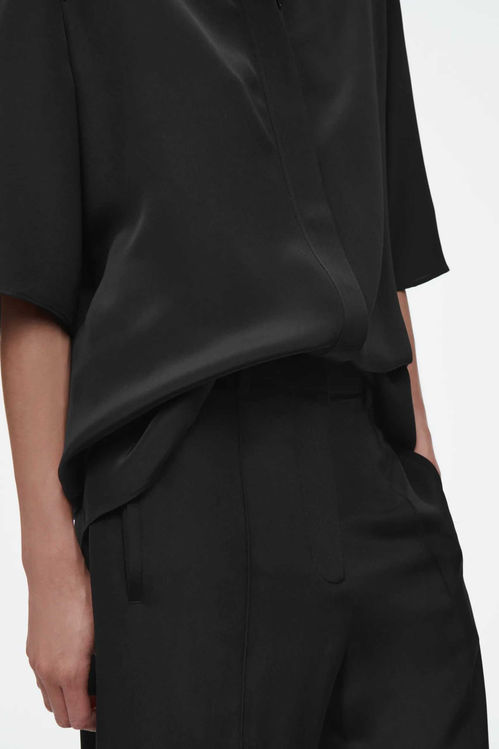 New COS JEDWABNE SPODNIE CAPRI