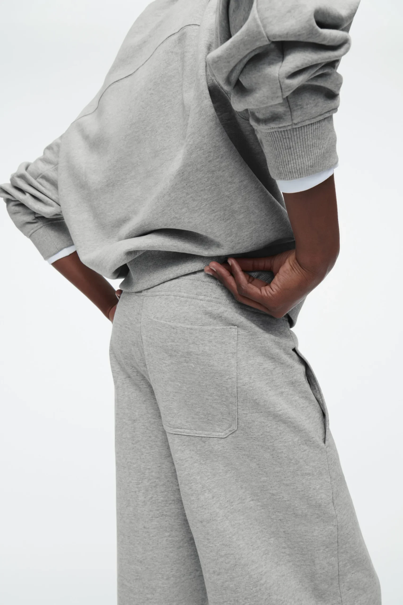 Fashion COS JOGGERSY Z NOGAWKAMI TYPU BARREL