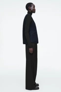 Sale COS KAMIZELKA Z IMITACJI KOŻUSZKA – OVERSIZED FIT