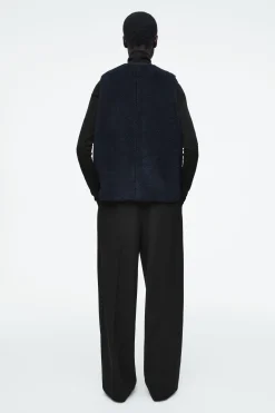 Sale COS KAMIZELKA Z IMITACJI KOŻUSZKA – OVERSIZED FIT