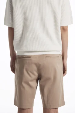 Fashion COS KLASYCZNE SZORTY TYPU CHINOS Opalonybeżowy