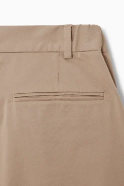 Fashion COS KLASYCZNE SZORTY TYPU CHINOS Opalonybeżowy