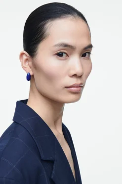 Fashion COS KOLCZYKI ZE SZKŁA W KSZTAŁCIE KROPEL – MODEL MINI Kobaltowy
