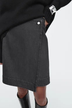 Outlet COS KOPERTOWA DŻINSOWA SPÓDNICZKA MINI