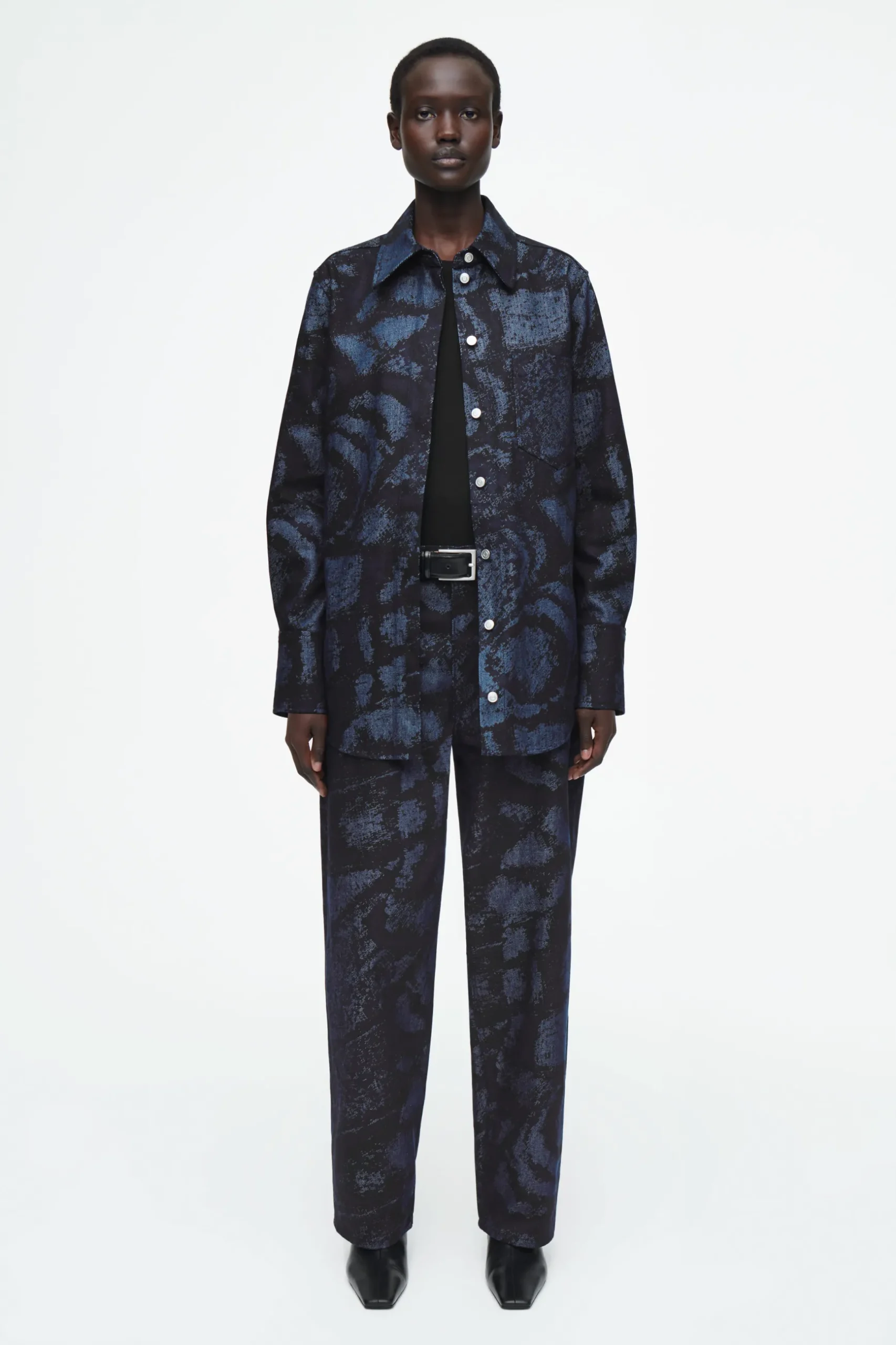 New COS KOSZULA JEANSOWA Z ŻAKARDOWYM WZOREM – REGULAR FIT