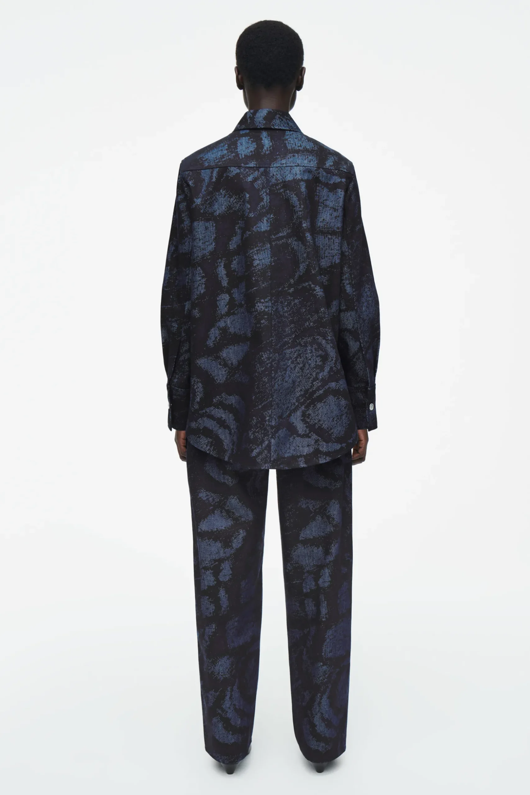 New COS KOSZULA JEANSOWA Z ŻAKARDOWYM WZOREM – REGULAR FIT