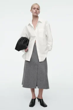 Fashion COS KOSZULA OVERSIZE Z ZAKRZYWIONYM DOŁEM