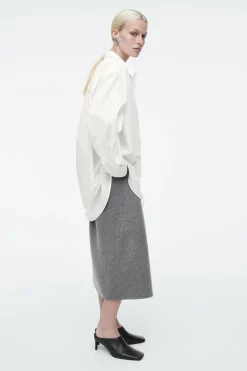 Fashion COS KOSZULA OVERSIZE Z ZAKRZYWIONYM DOŁEM