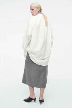 Fashion COS KOSZULA OVERSIZE Z ZAKRZYWIONYM DOŁEM