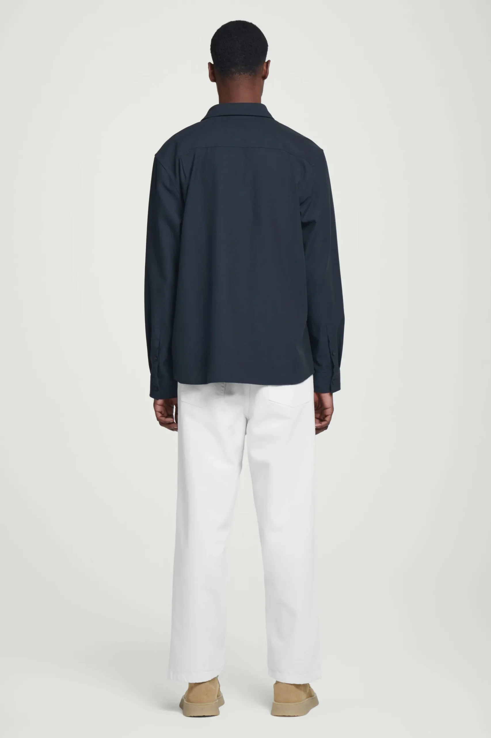Hot COS KOSZULA Z DIAGONALU – RELAXED FIT