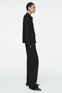 Outlet COS KOSZULA Z DUŻYM KOŁNIERZYKIEM – SLIM FIT