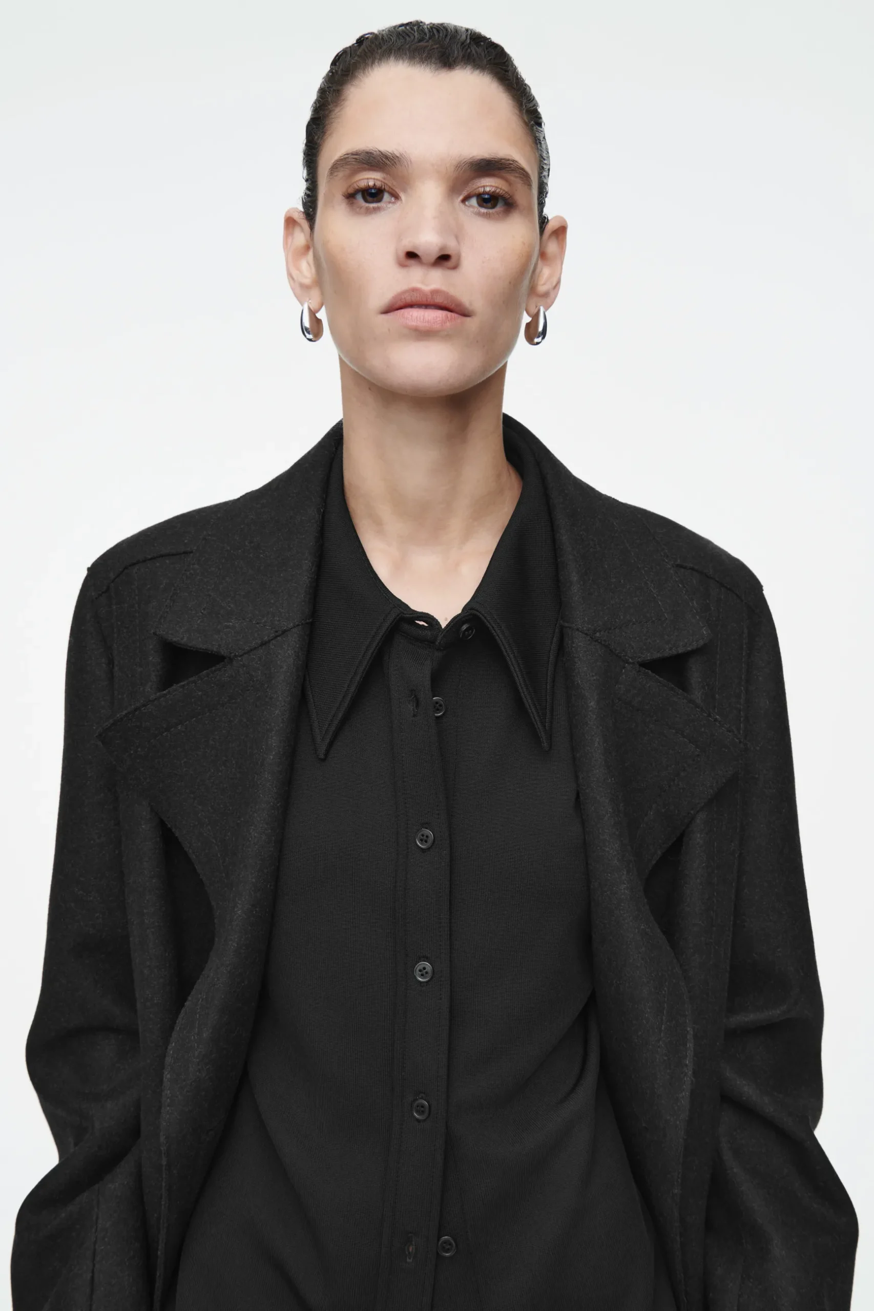 Outlet COS KOSZULA Z DUŻYM KOŁNIERZYKIEM – SLIM FIT
