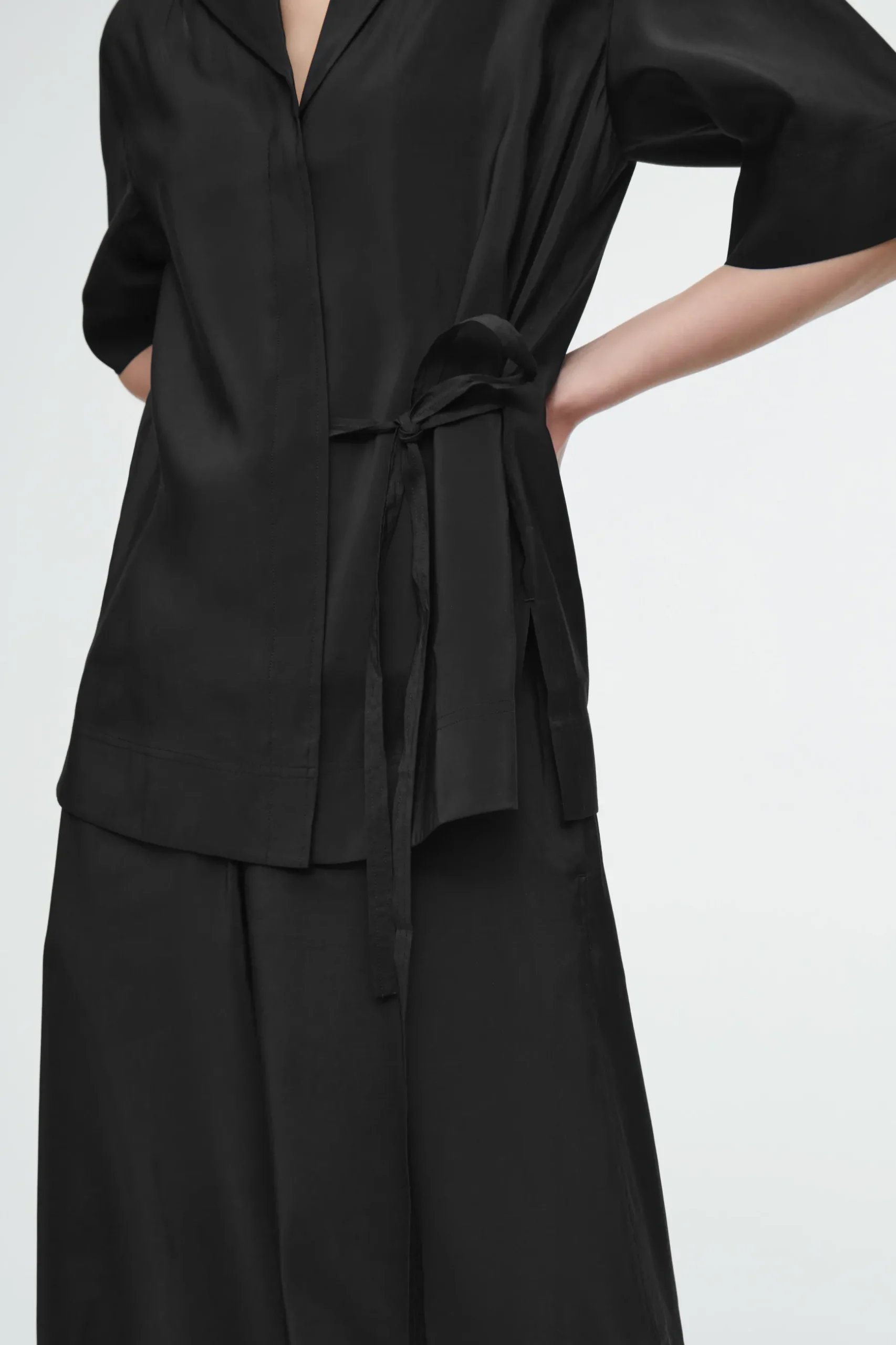 New COS KOSZULA Z KRÓTKIM RĘKAWEM – RELAXED FIT