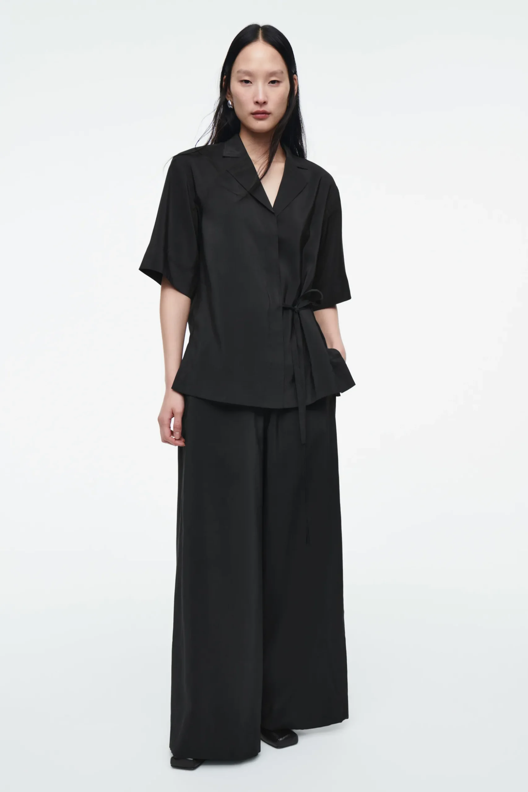 New COS KOSZULA Z KRÓTKIM RĘKAWEM – RELAXED FIT