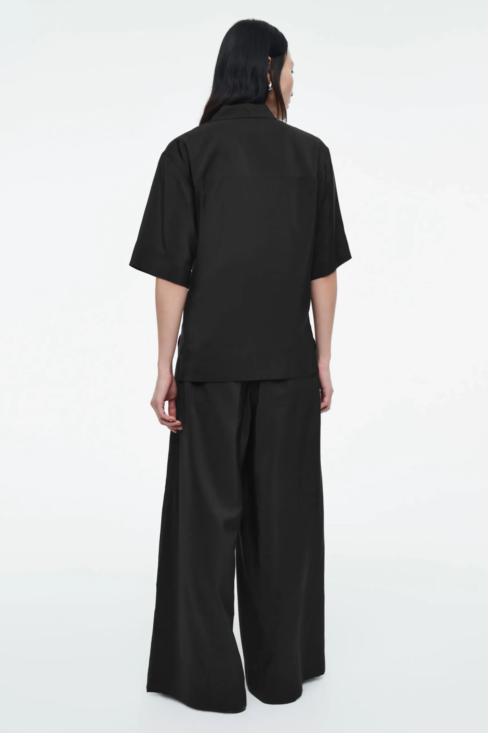 New COS KOSZULA Z KRÓTKIM RĘKAWEM – RELAXED FIT