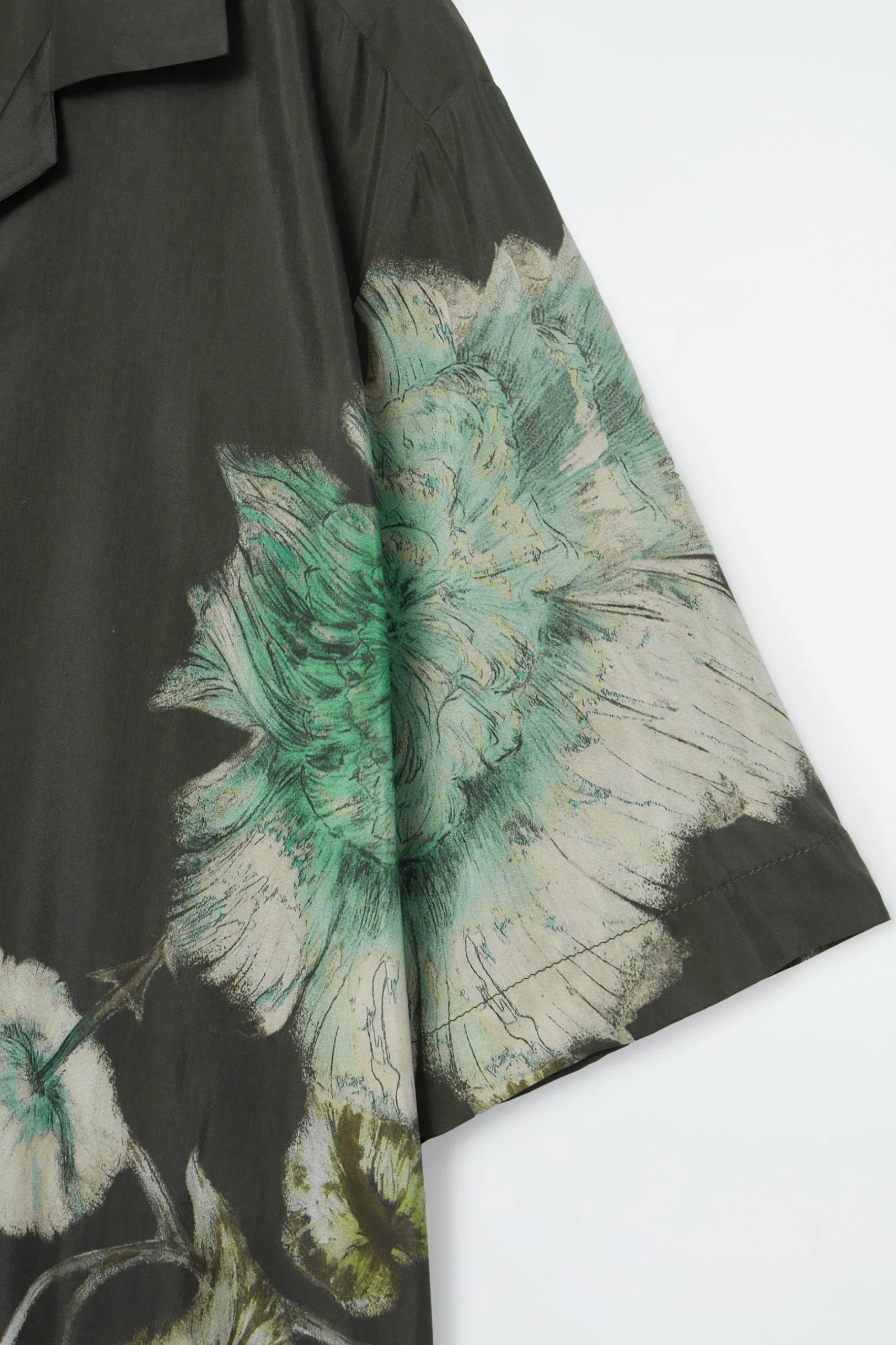 Outlet COS KOSZULA Z OTWARTYMI KLAPAMI – RELAXED FIT