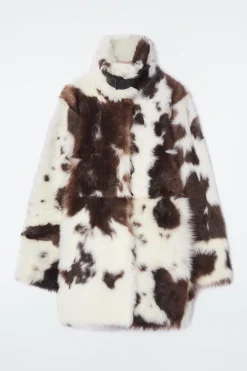 Fashion COS KOŻUSZKOWY PŁASZCZ Z WYSOKIM KOŁNIERZEM