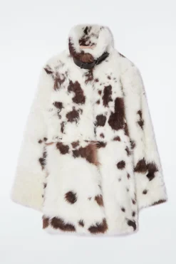 Fashion COS KOŻUSZKOWY PŁASZCZ Z WYSOKIM KOŁNIERZEM