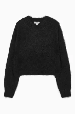 Discount COS KRÓTKI MOHEROWY SWETER Z DEKOLTEM W SEREK
