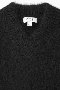 Discount COS KRÓTKI MOHEROWY SWETER Z DEKOLTEM W SEREK