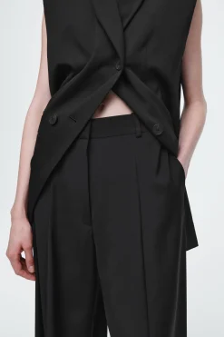 Outlet COS LEJĄCE SPODNIE TYPU BARREL