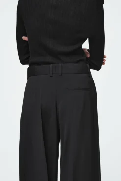 Outlet COS LEJĄCE SPODNIE TYPU BARREL