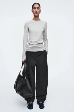 Fashion COS LEKKA BLUZKA Z DŁUGIM RĘKAWEM – SLIM FIT