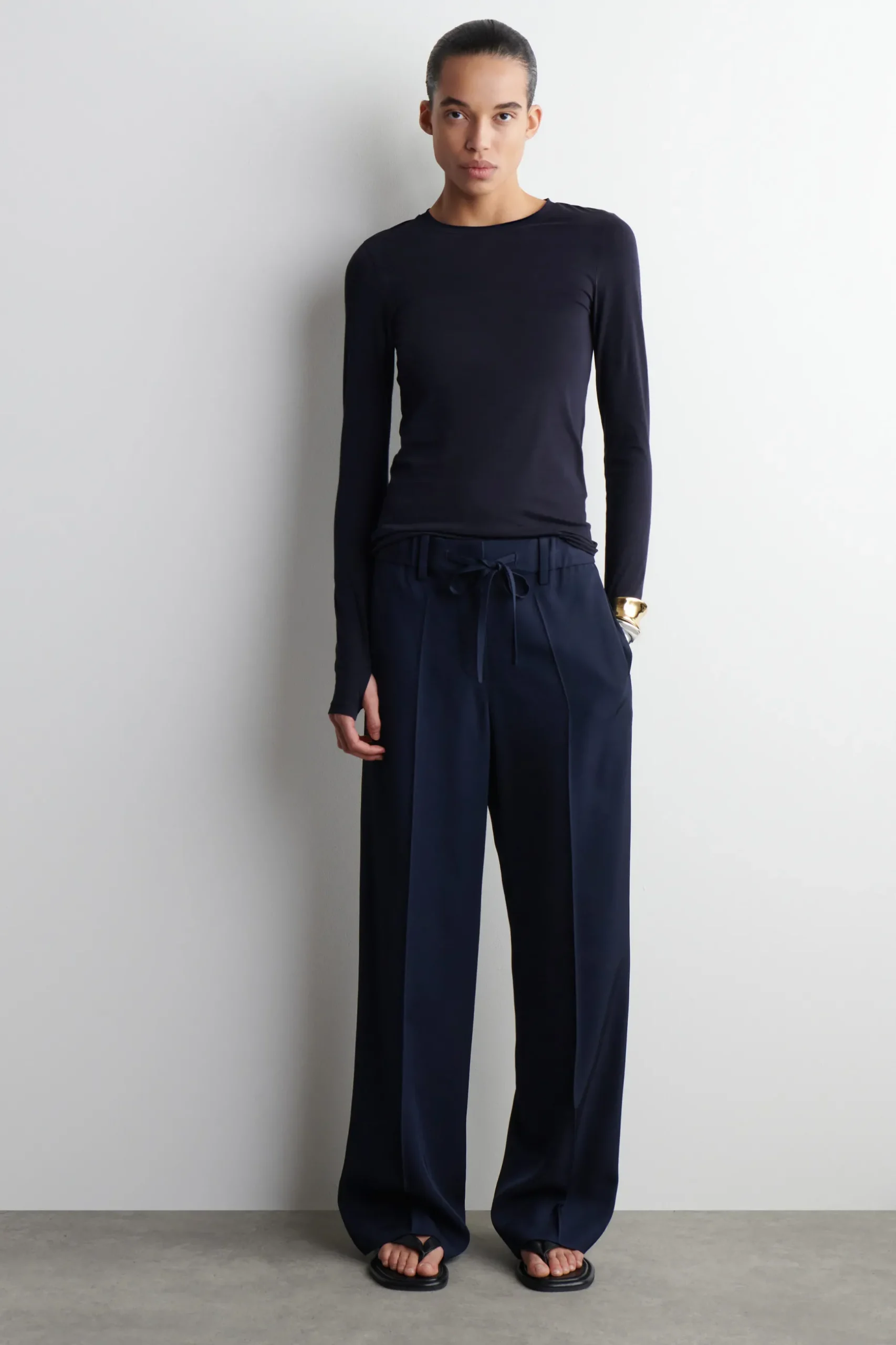 Fashion COS LEKKA BLUZKA Z DŁUGIM RĘKAWEM – SLIM FIT