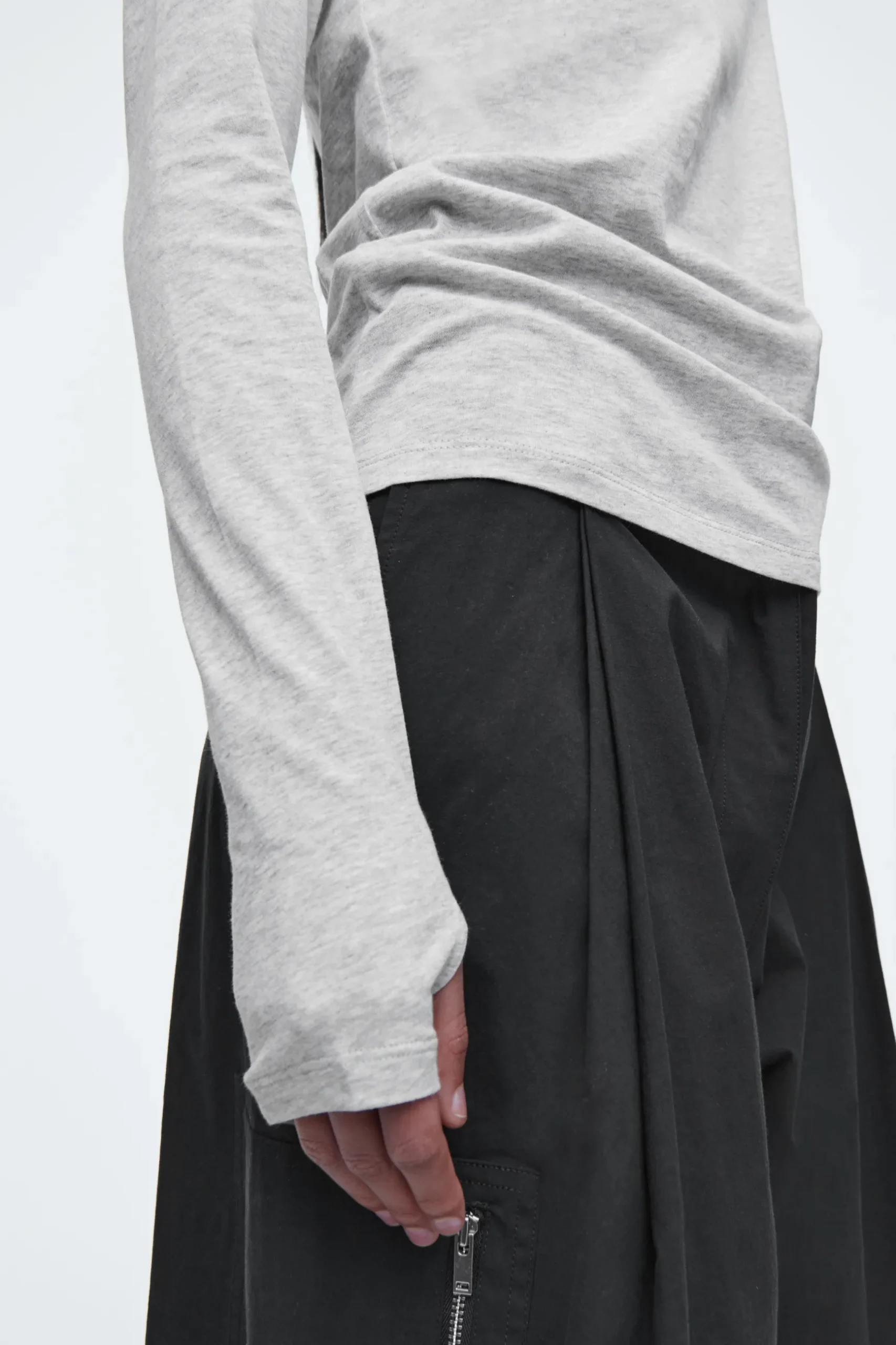 Fashion COS LEKKA BLUZKA Z DŁUGIM RĘKAWEM – SLIM FIT