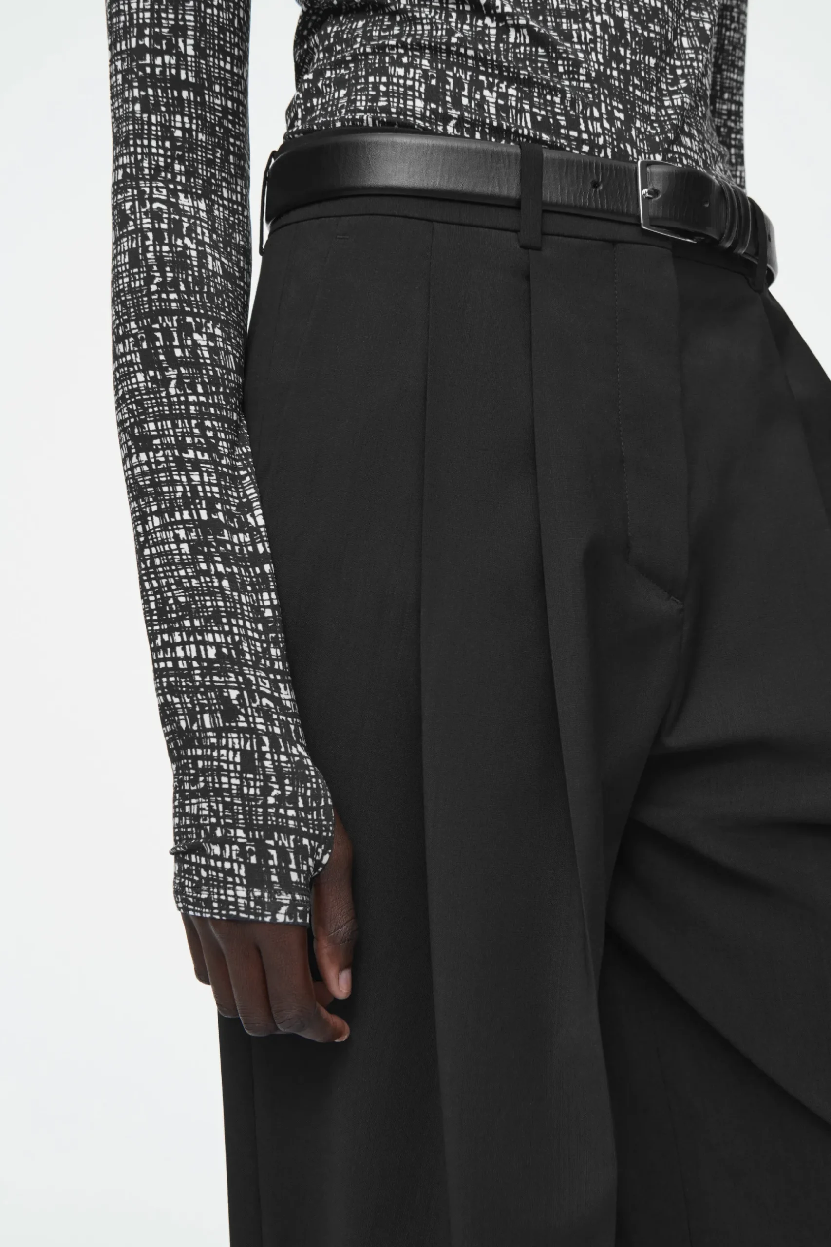 New COS LEKKA BLUZKA Z DŁUGIM RĘKAWEM – SLIM FIT