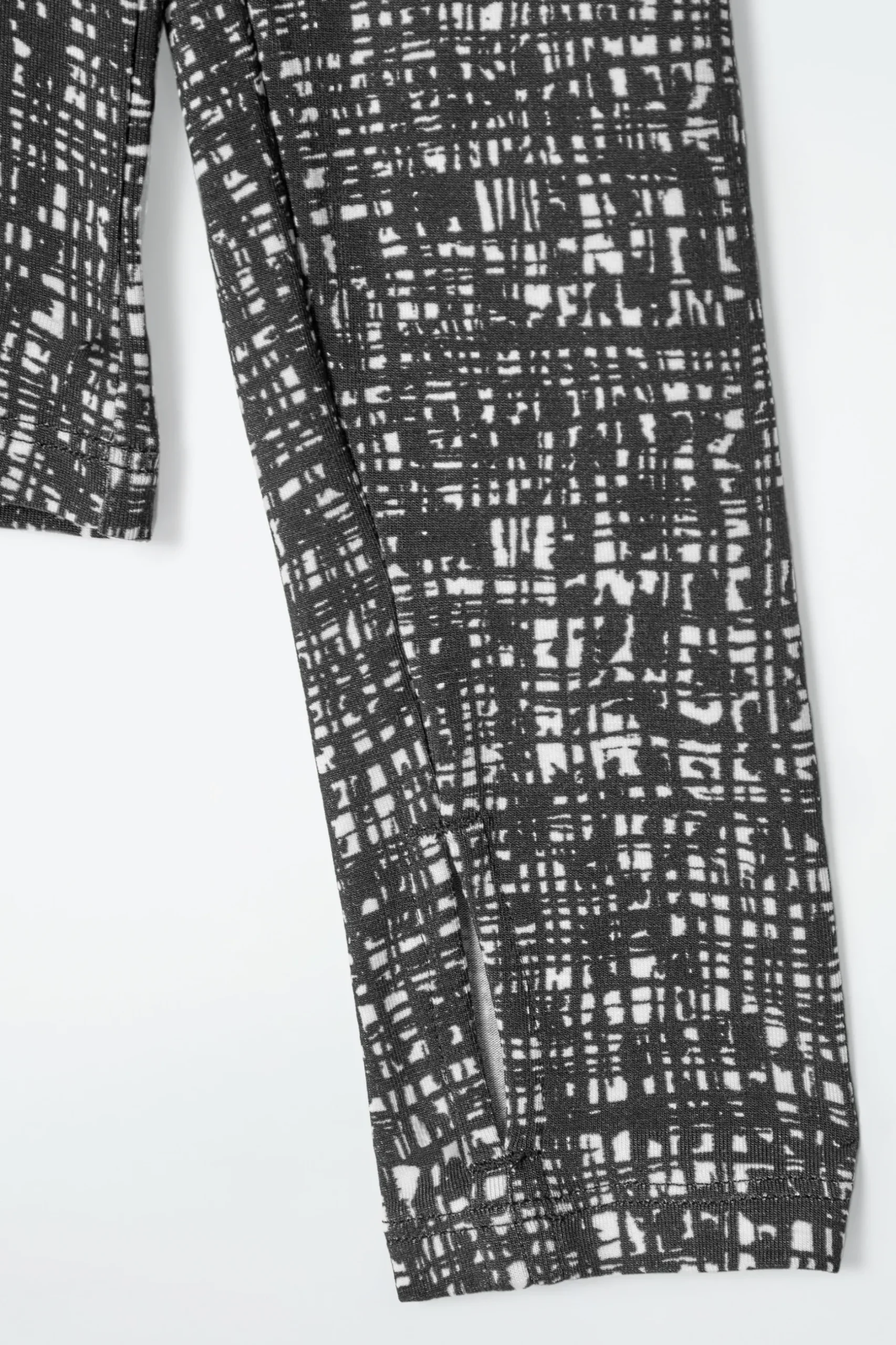 New COS LEKKA BLUZKA Z DŁUGIM RĘKAWEM – SLIM FIT