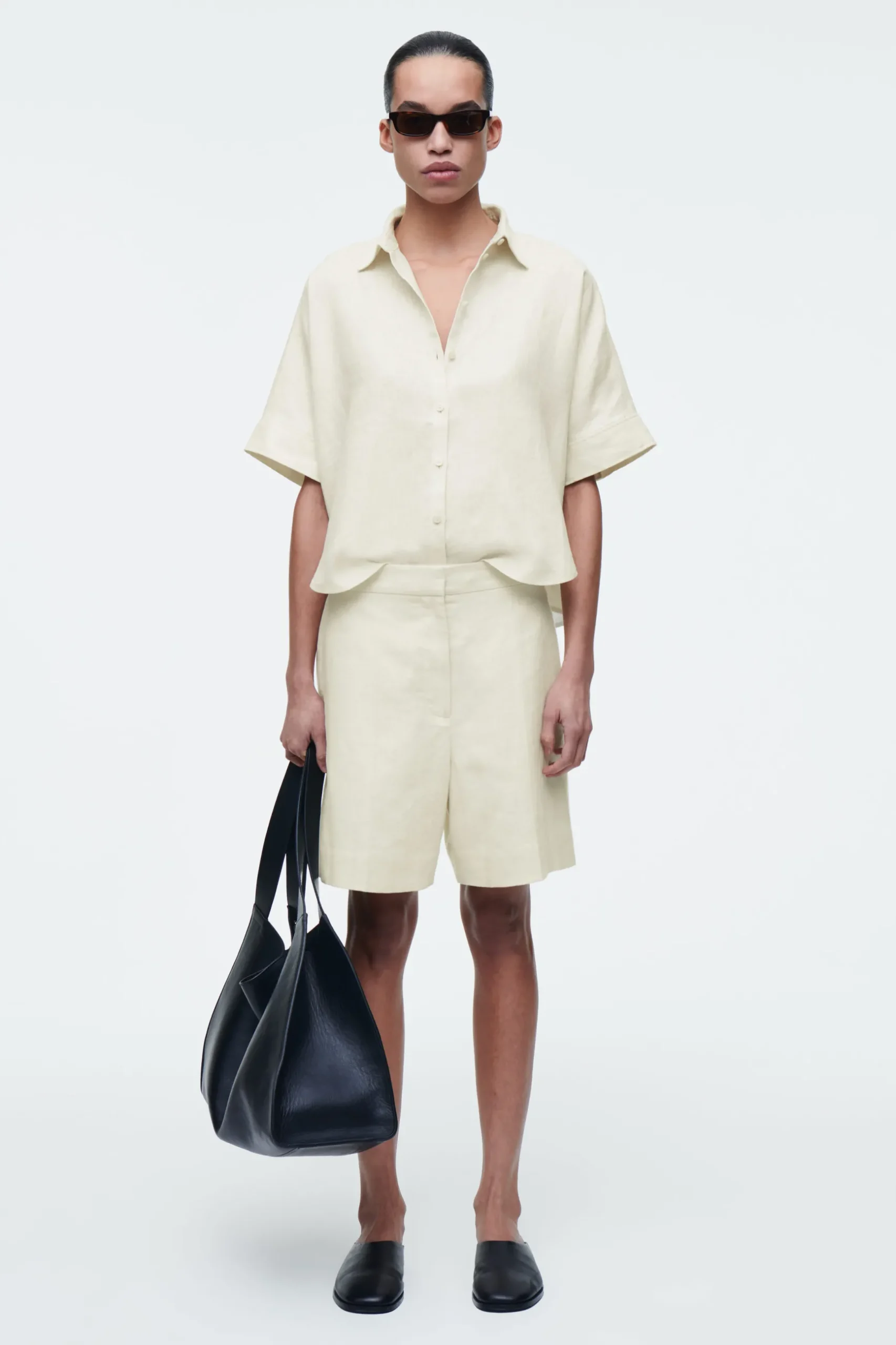 Fashion COS LNIANE SZORTY Z ELASTYCZNĄ TALIĄ