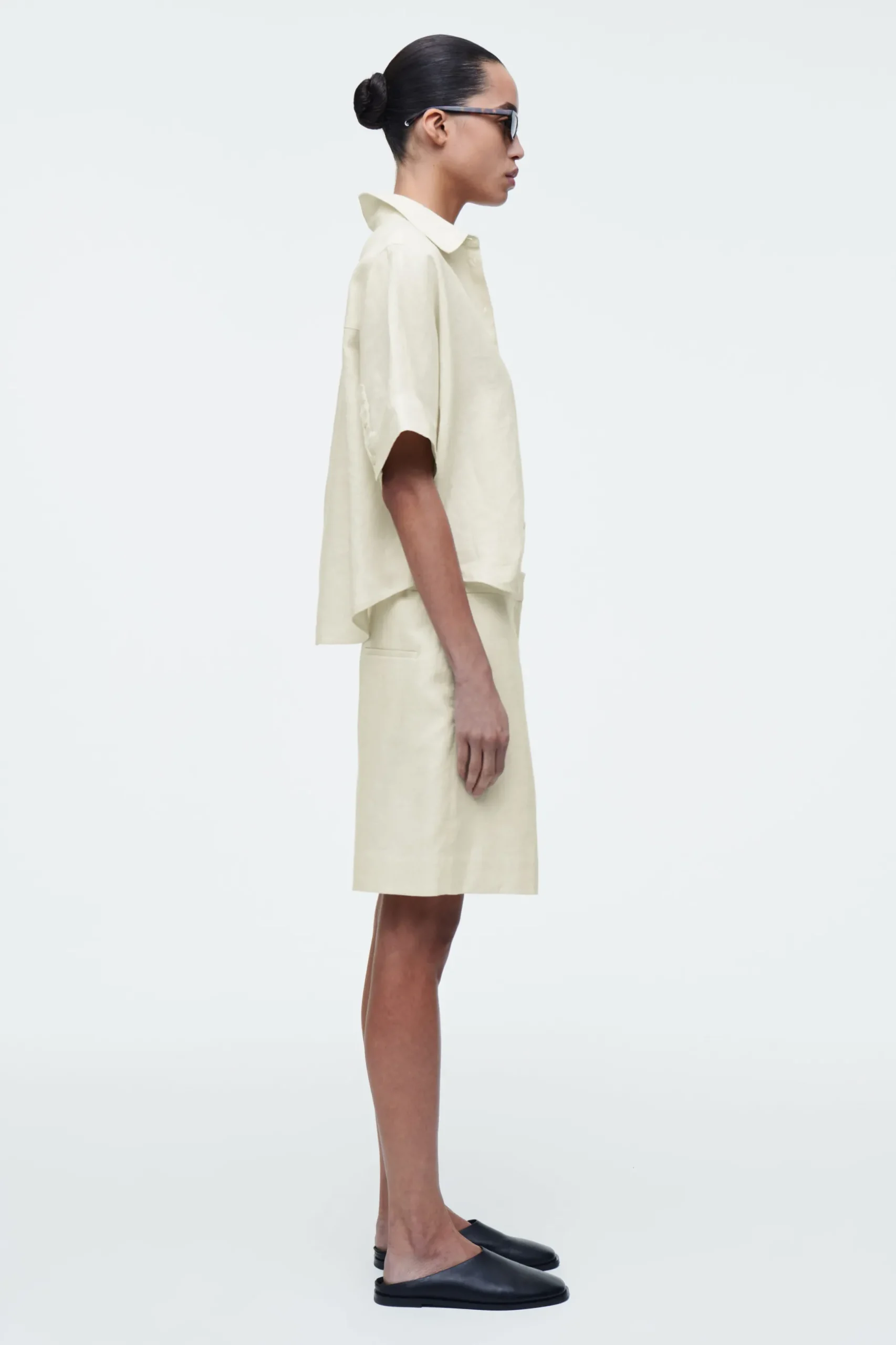 Fashion COS LNIANE SZORTY Z ELASTYCZNĄ TALIĄ