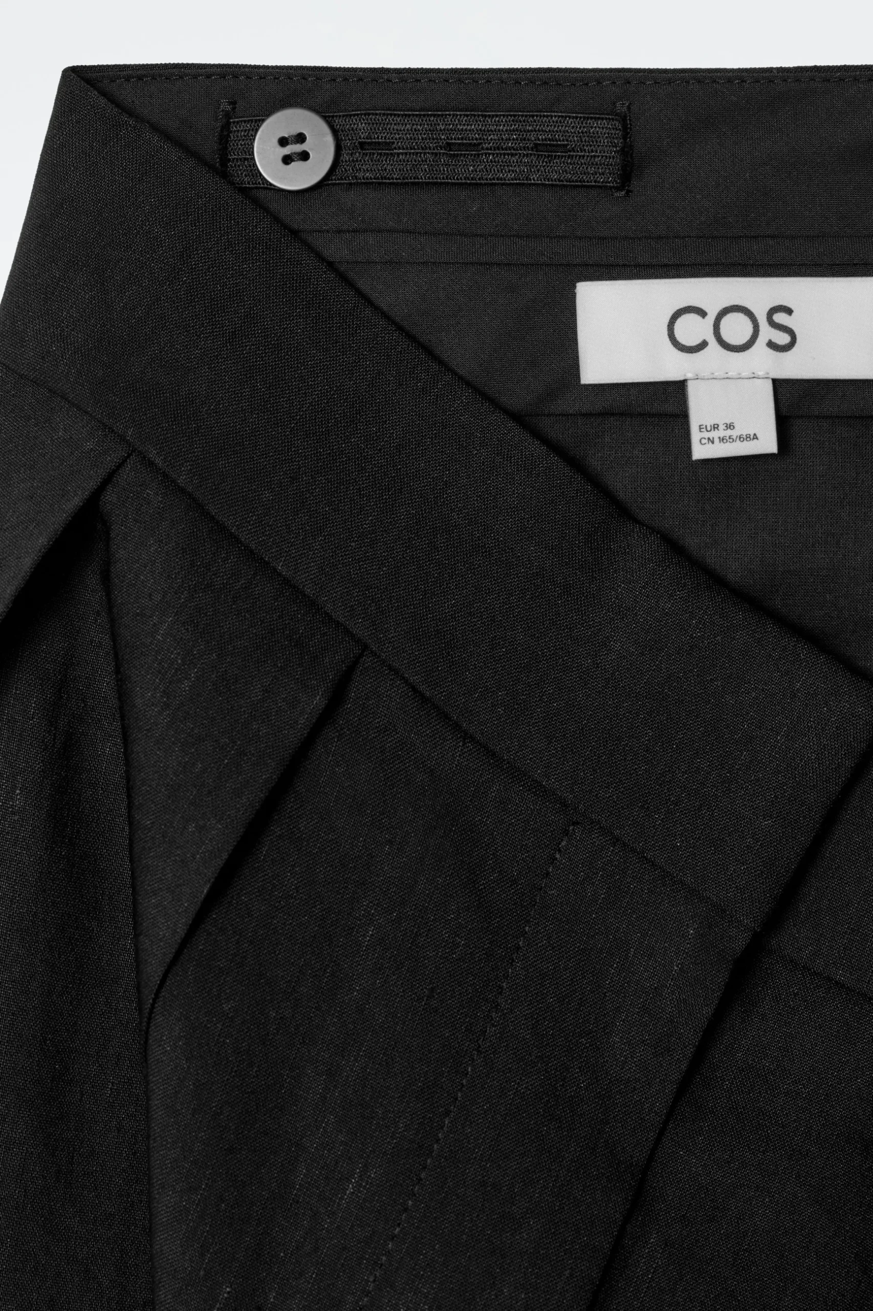 Outlet COS LNIANE SZORTY Z ZAKŁADKAMI