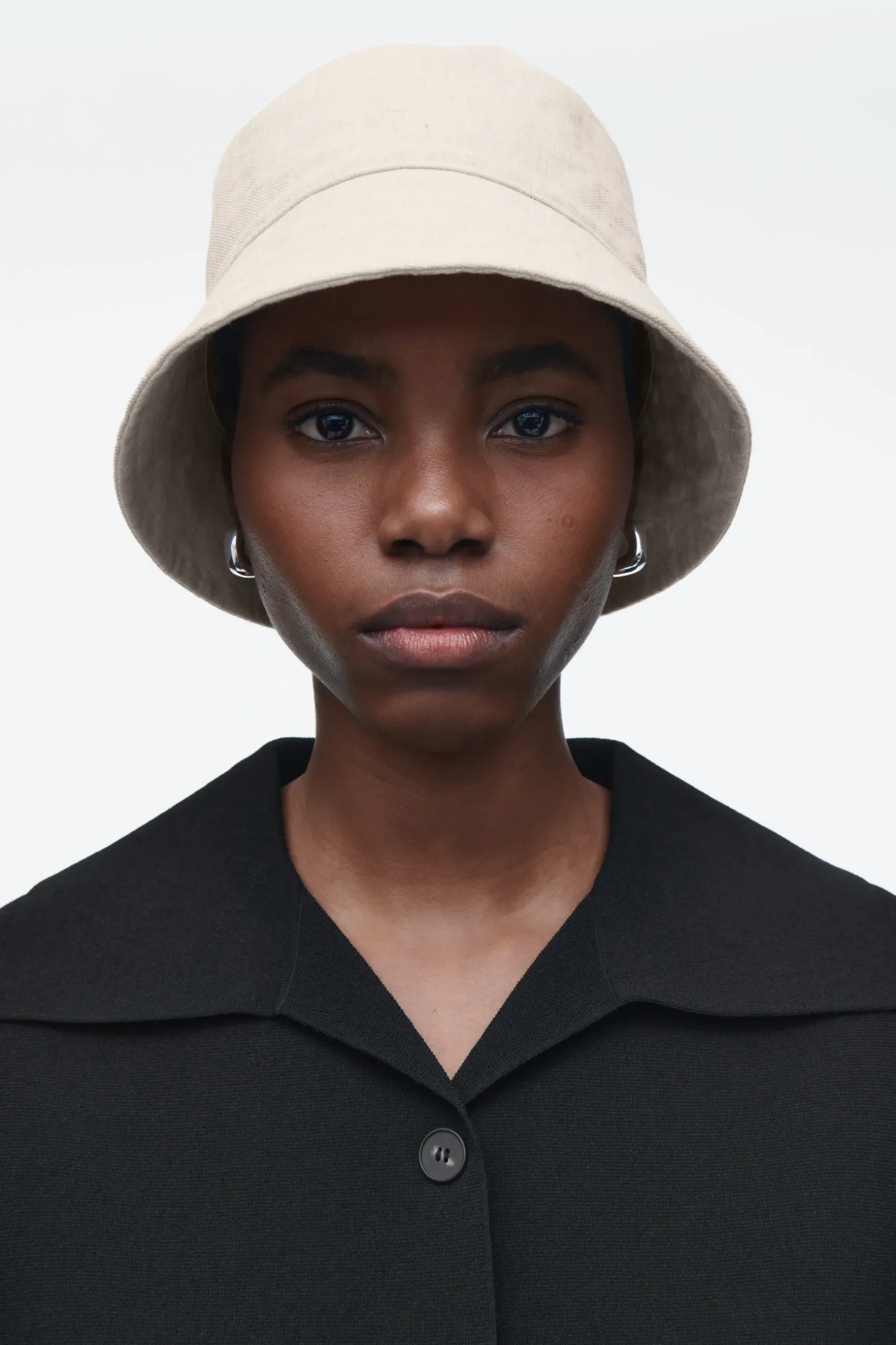 Fashion COS LNIANY KAPELUSZ TYPU BUCKET