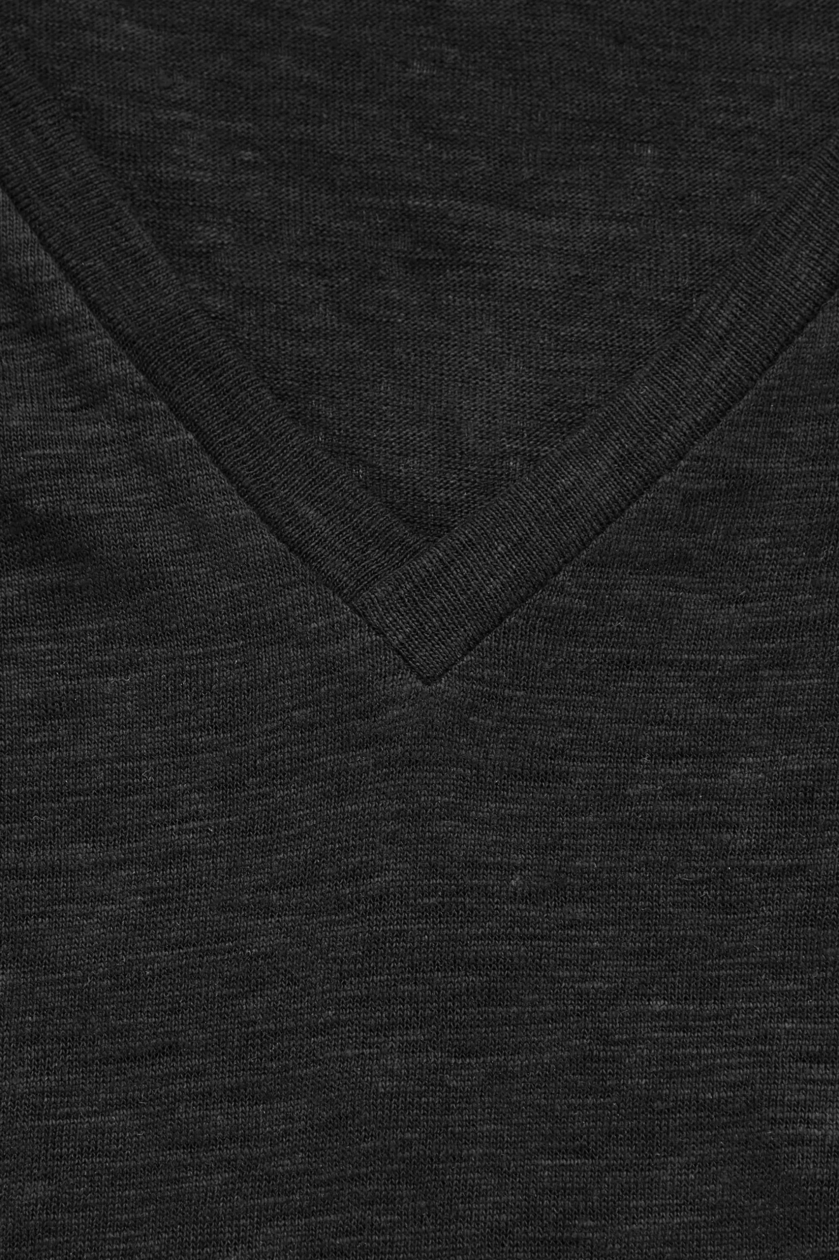 New COS LNIANY T-SHIRT Z DEKOLTEM W SEREK – REGULAR FIT