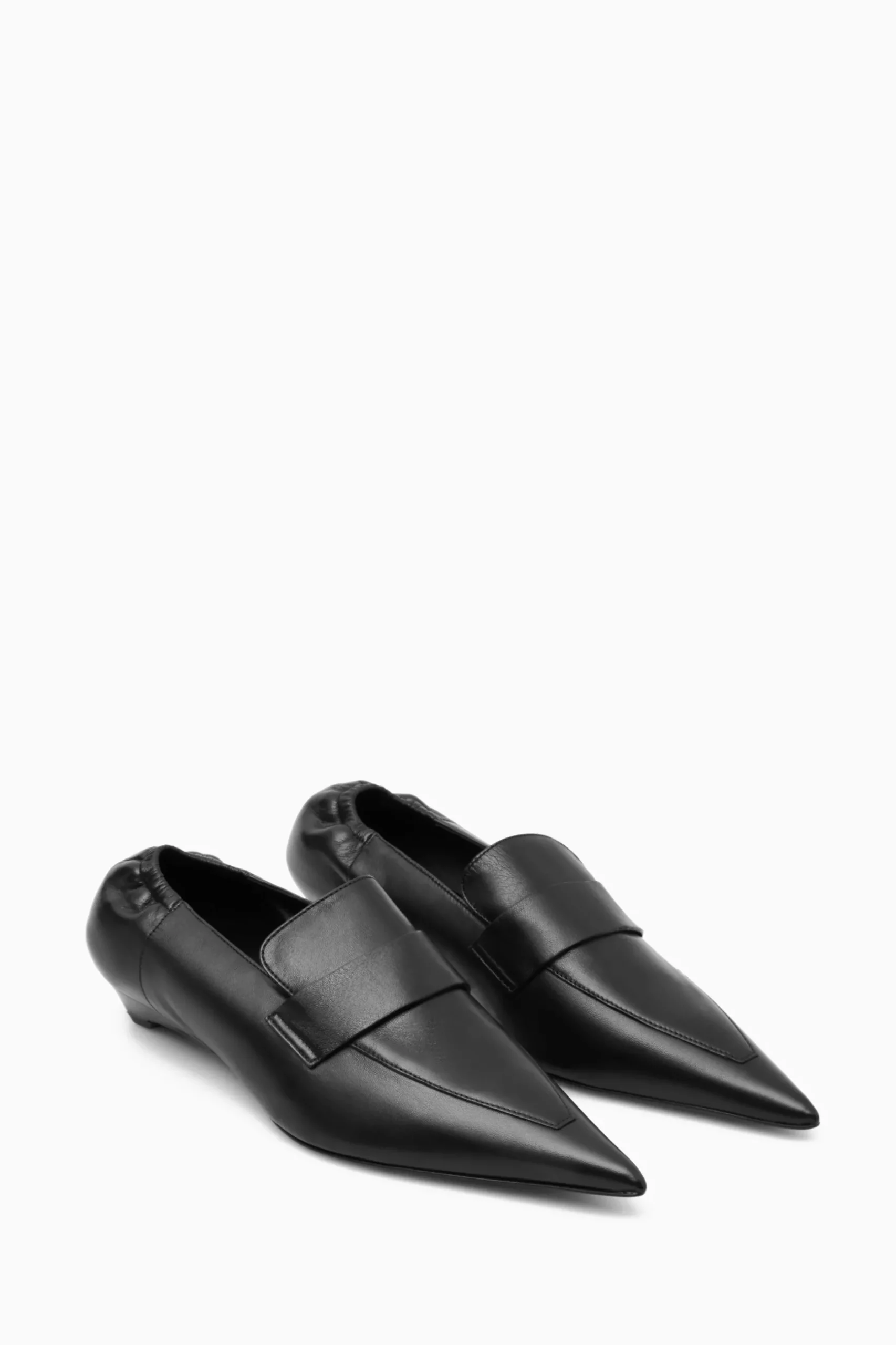 Outlet COS LOAFERSY ZE SPICZASTYMI CZUBKAMI NA OBCASIE Czarny