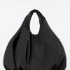 Clearance COS MAŁA TOREBKA „CLOUD” TYPU TOTE Czarny