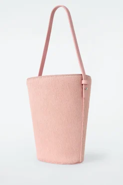 New COS MAŁA TOREBKA TYPU BUCKET Z WŁOSIEM Różowy