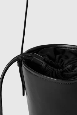 Discount COS MAŁA TOREBKA TYPU BUCKET ZE SKÓRY Czarny