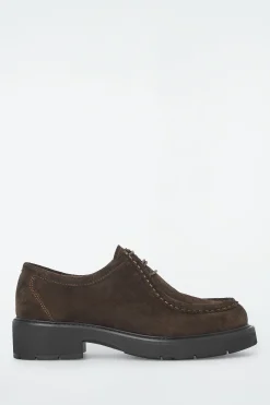 Sale COS MASYWNE BUTY TYPU DERBY ZE SKÓRY ZAMSZOWEJ Ciemnobrązowy