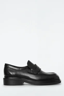 Outlet COS MASYWNE SKÓRZANE LOAFERSY Z KWADRATOWYM PRZODEM Czarny