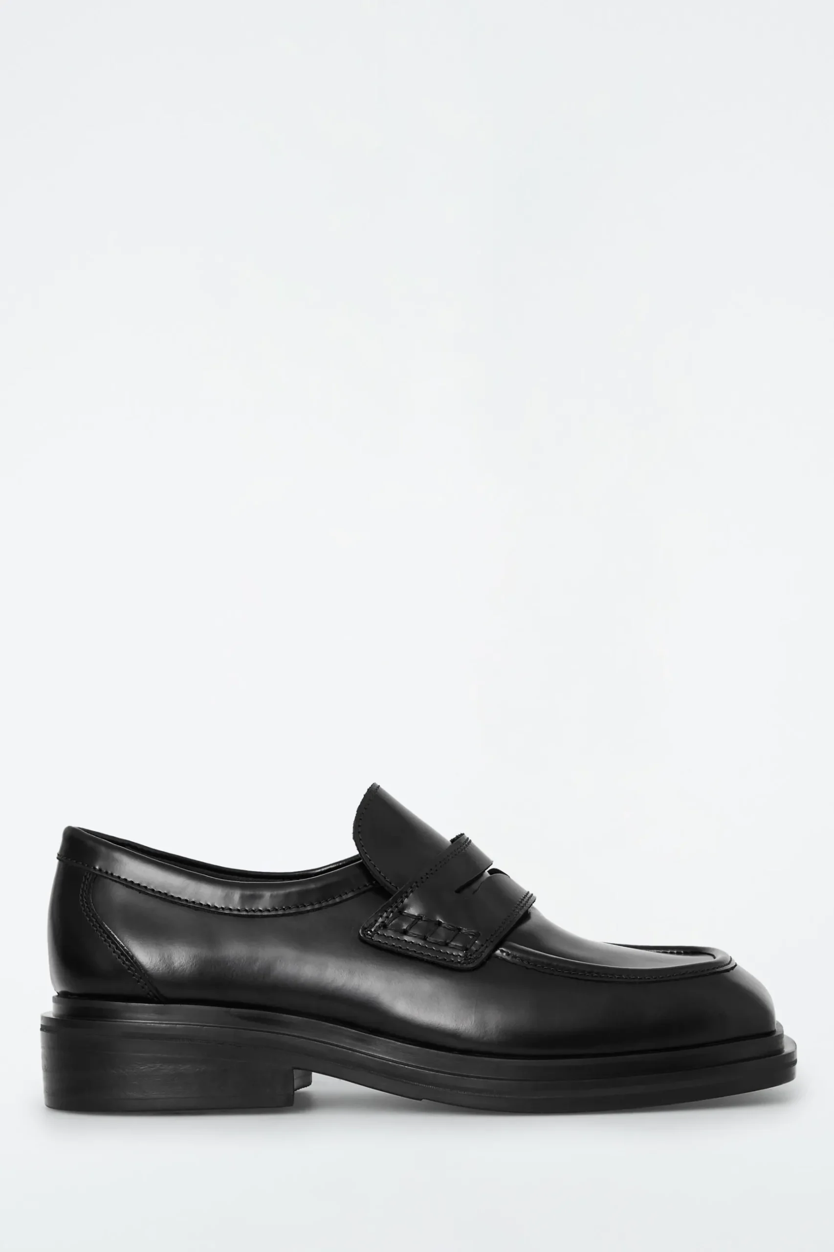 Outlet COS MASYWNE SKÓRZANE LOAFERSY Z KWADRATOWYM PRZODEM Czarny