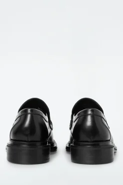 Outlet COS MASYWNE SKÓRZANE LOAFERSY Z KWADRATOWYM PRZODEM Czarny