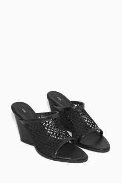 Sale COS MESH WEDGE SANDALS Czarny