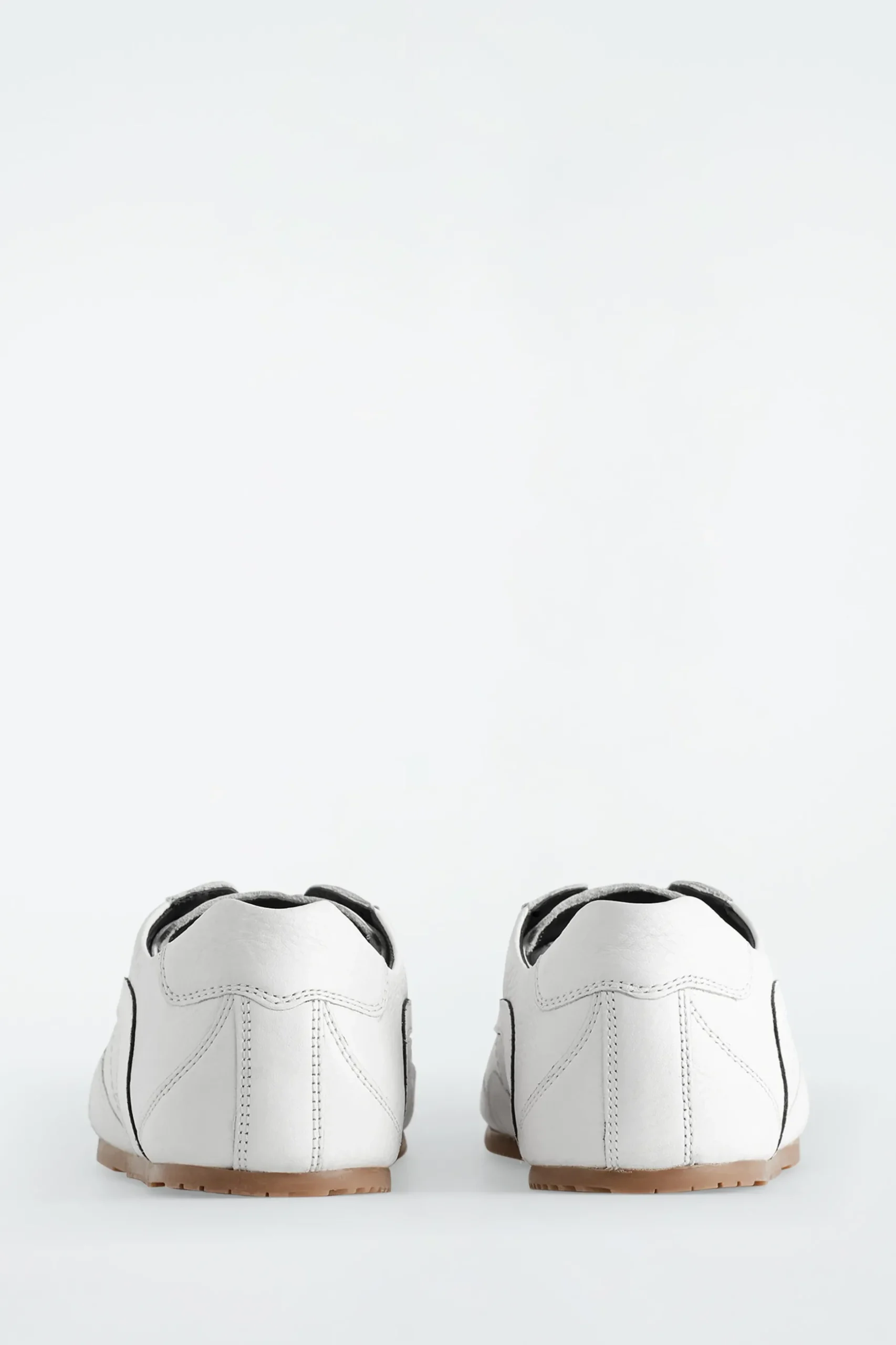 Online COS MINIMALISTYCZNE BUTY SPORTOWE ZE SKÓRY