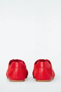 Discount COS MINIMALISTYCZNE BUTY SPORTOWE ZE SKÓRY Karmazynowy